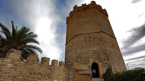 Murallas y Torre de Boabdil, en Porcuna