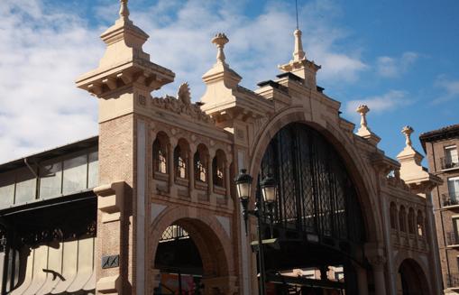 Fachada del Mercado Central de Zaragoza, diseñado en 1901 por el arquitecto aragonés Félix Navarro Pérez