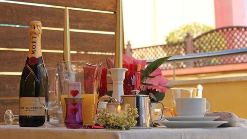 Desayuno en la terraza del Hotel Alminar