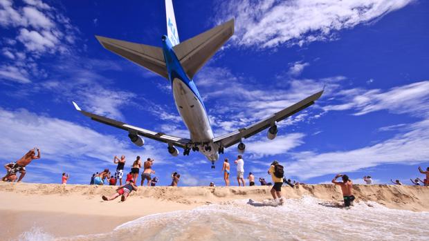 Adiós al clásico aterrizaje «rozando» la playa de Maho