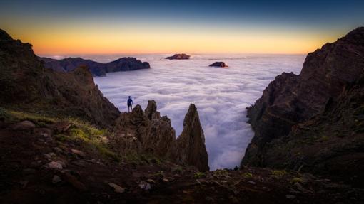 El Ministerio de Agricultura y Pesca, Alimentación y Medio Ambiente, a través del Organismo Autónomo Parques Nacionales, ha concedido los premios del concurso nacional de fotografía “Cien años en la Red de Parques Nacionales”, un certamen con el que se ha recabado la aportación de la sociedad, para mostrar esos espacios protegidos como un proyecto común del conjunto de los ciudadanos. Esta imagen del Parque Nacional de la Caldera de Taburiente ha obtenido el primer premio