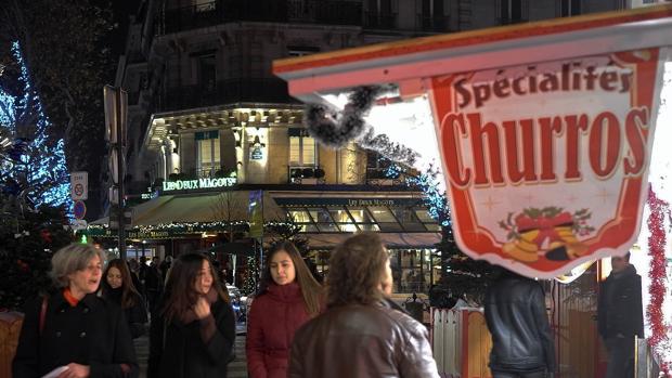 Puesto de churros frente a Les Deux Magots, célebre y chic café del barrio de Saint-Germain