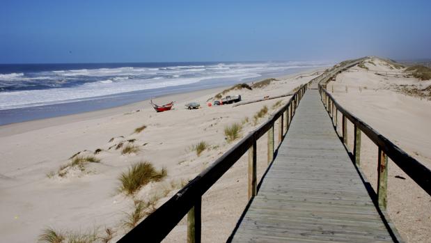 La playa de Portugal que se llena de españoles el 31 de diciembre