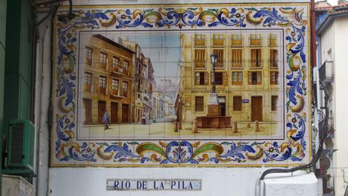 Mural de azulejos situado en la calle Río de la Pila de Santander