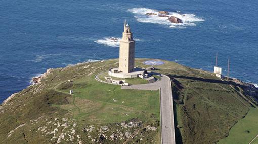 Orillamar, Montealto y La Torre (en la imagen, la Torre de Hércules, es una buena zona de tapeo en La Coruña