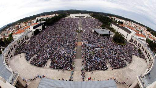 Vista general del Santuario de Fátima (Portugal) en la procesión conmemorativa del 95 aniversario de las apariciones, el 13 de mayo de 2012