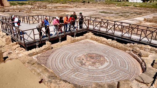 Mosaico de Teseo matando al Minotauro dentro del Laberinto, en Kato Pafos