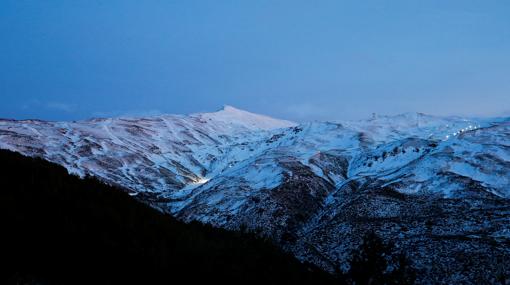 Anochecer en Sierra Nevada, donde regresa la alta competición a partir de este martes