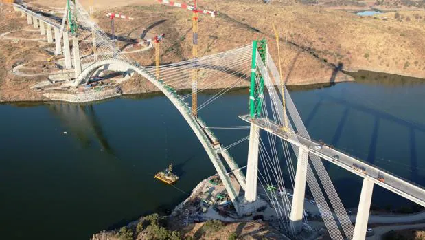Vista aérea de las obras del Viaducto de Almonte