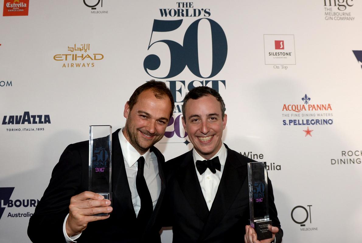 Will Gudara y Daniel Humm, los ganadores de la noche, en Melbourne