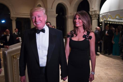 Donald Trump y su esposa, Melania, en la Nochevieja de 2016 en Mar-a-Lago