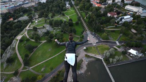 Salto desde Kaivopuisto, una cita tradicional en el verano