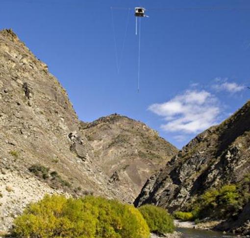 Salto sobre el río Nevis desde una cabina situada a 134 metros de altura