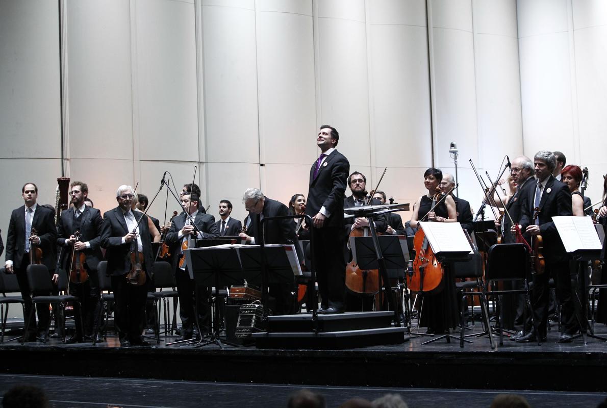 La Orquesta Sinfónica de Uruguay, durante la gala por los cien años del estreno de La Cumparsita, el popular tango compuesto por el uruguayo Gerardo Matos Rodríguez