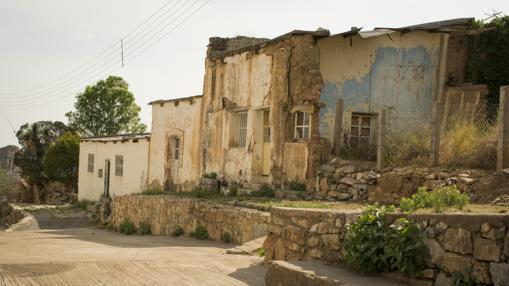 Vista general de varias casas en el municipio mexicano de Sombrerete en el estado de Zacatecas (México)