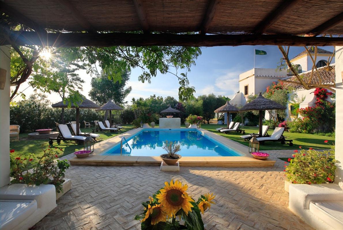 Piscina y jardín de la Hacienda San Rafael. Fuente: haciendasanrafael.com