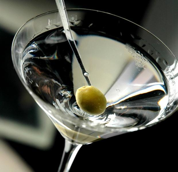 El cóctel de Martini está compuesto por vermú y ginebra