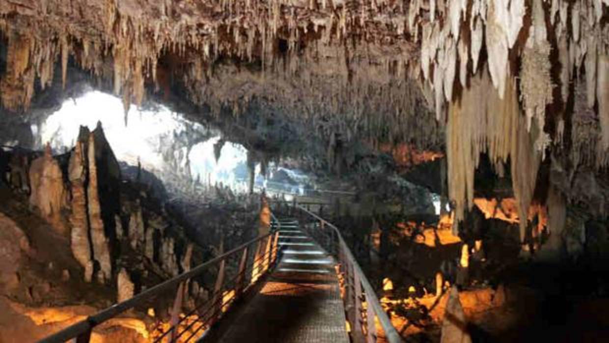 Interior de la cueva de «El Soplao»