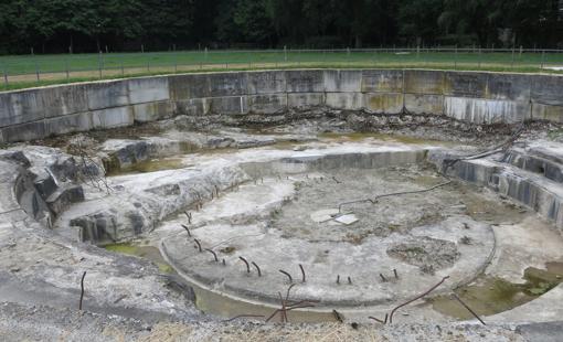 Restos de la plataforma en la que se instaló el «Lange Max», destino turístico antes incluso de abrirse el museo