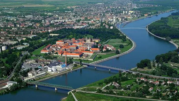 Vista aérea de Osijek, a orillas del río Drava