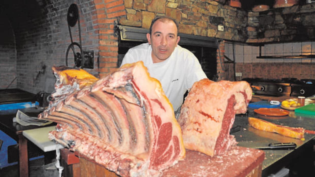 José Gordón, en su restaurante El Capricho, pionero en largas maduraciones