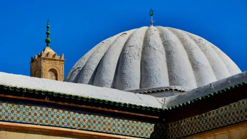 Alminar cuadrangular y la cúpula acanalada del Mausoleo de El Barbero