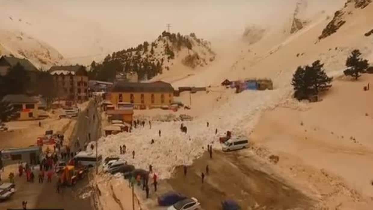 La avalancha que pudo terminar en tragedia en el monte Elbrús