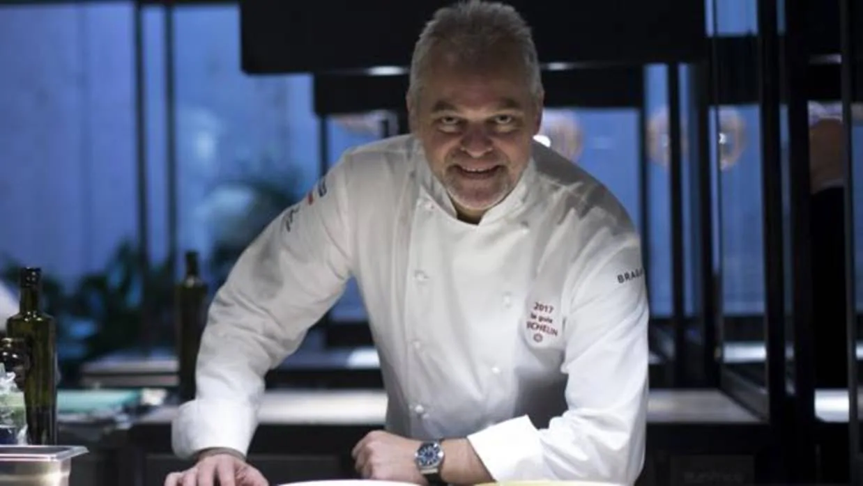 El chef Xavier Pellicer posa después de que su restaurante «Céleri» (su anterior espacio) obtuviera una estrella Michelin, en la Guía Roja de 2017