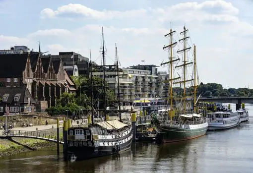 El velero Alexander von Humboldt, enel río Weser