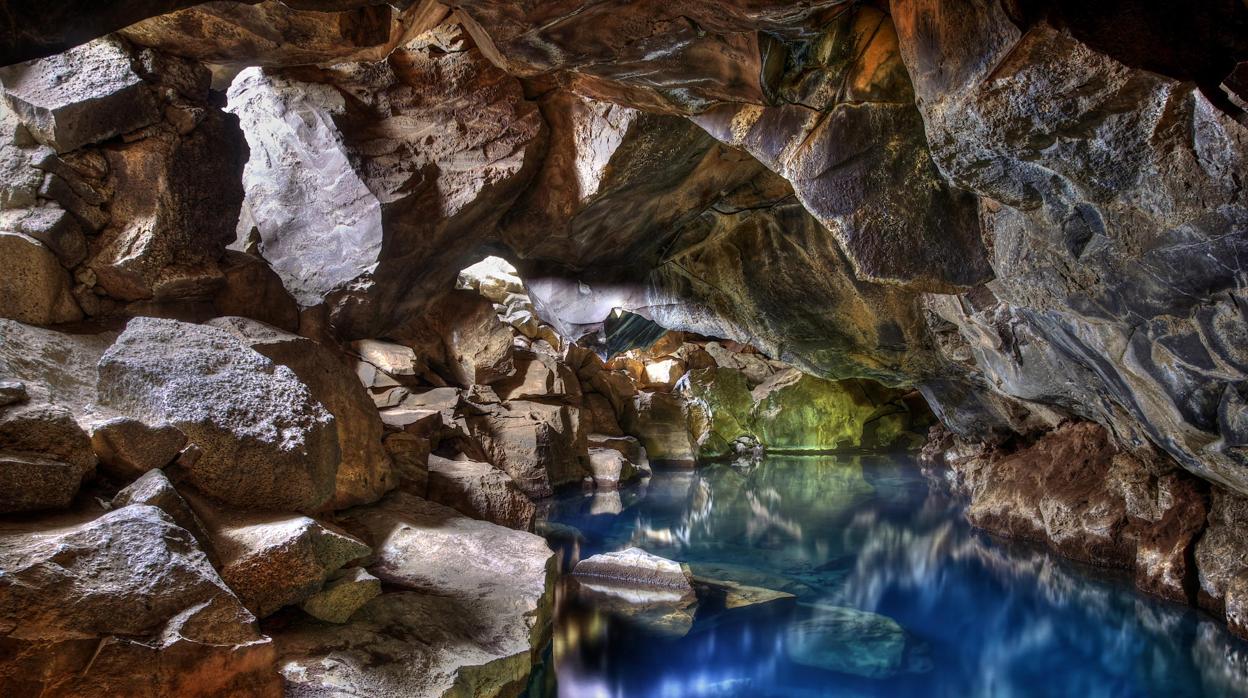Cueva Grjótagjá, en Islandia