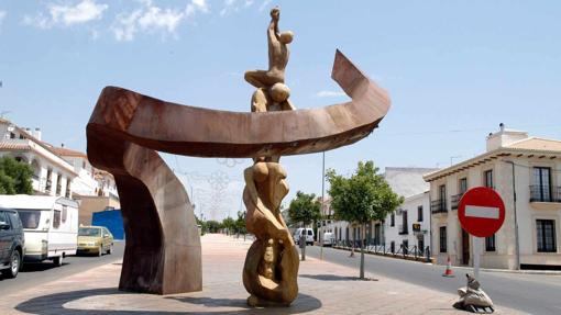 Monumento en una de las calles principales del municipio jienense de Guarromán