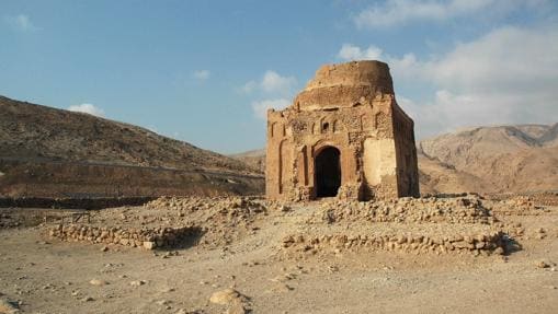 Foto cedida por la UNESCO muestra el Mausoleo Bibi Maryam en la antigua ciudad de Qalhat, Oman