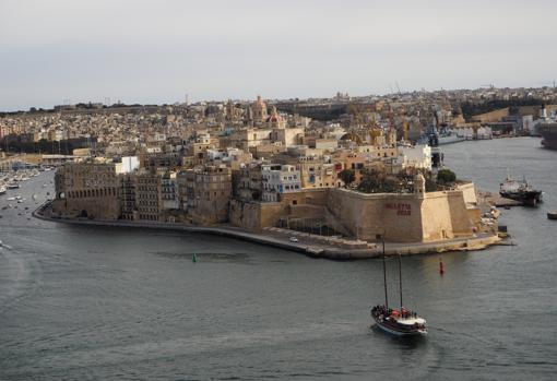 Vista de La Valeta, con el Fuerte San Miguel (hoy la ciudad fortificada de Senglea)