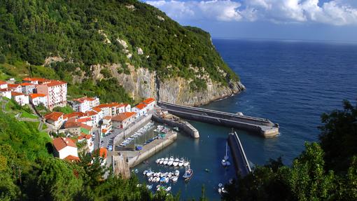 Municipio costero de Vizcaya, Elanchove se abriga en el cabo Ogoño