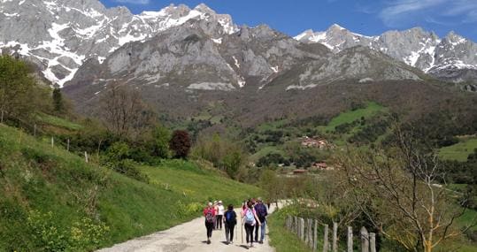 Peregrinos del Camino de Santiago en los Picos de Europa