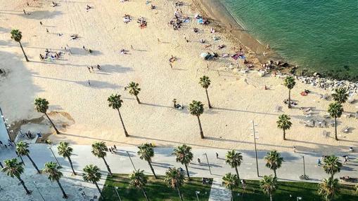 La playa de la Barceloneta, el corazón de uno de los barrios más carismáticos de la Ciudad Condal