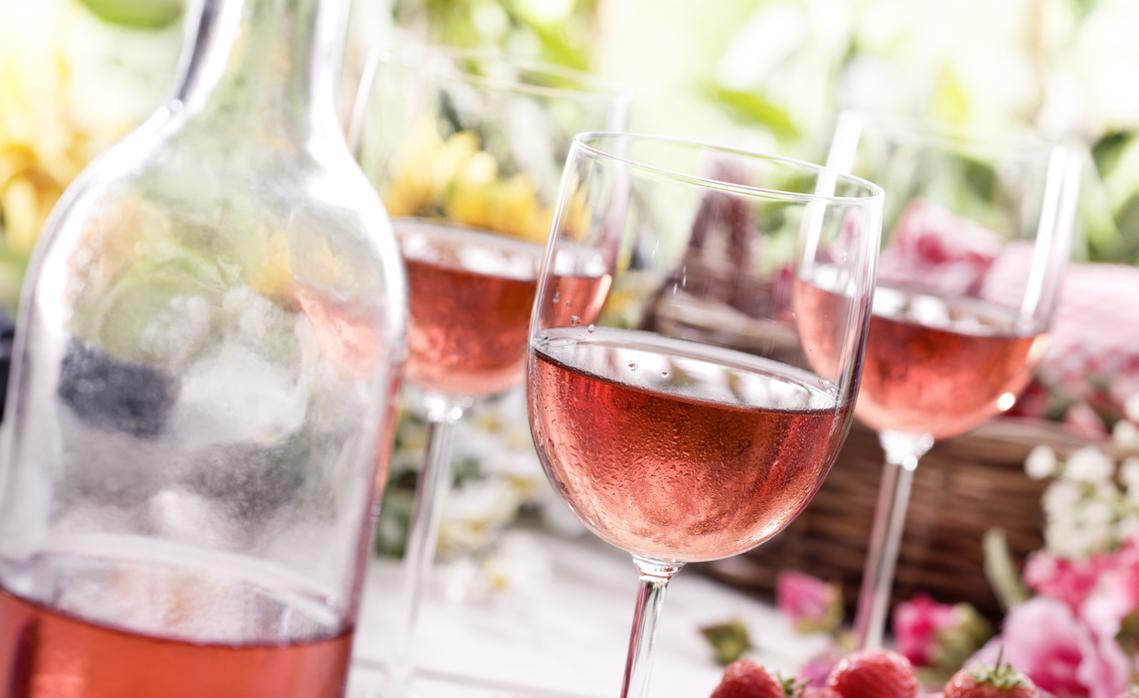 El vino, un elemento que no puede faltar en nuestras cenas con familiares o amigos