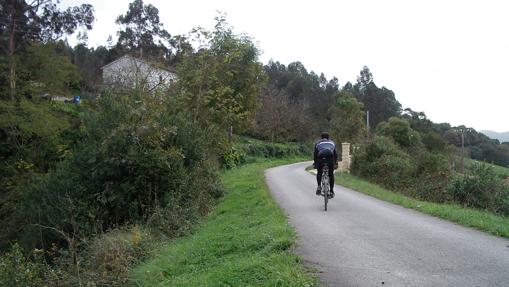 Vía verde del antiguo ferrocarril Castro-Traslaviña