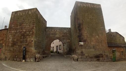 Entrada a Castelo Mendo