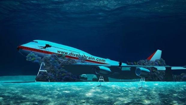 Hunden un Boeing 747 en el parque submarino más grande del mundo