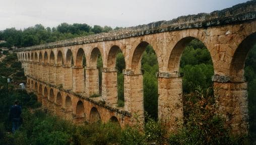 Cinco puentes que el diablo «mandó» construir en España