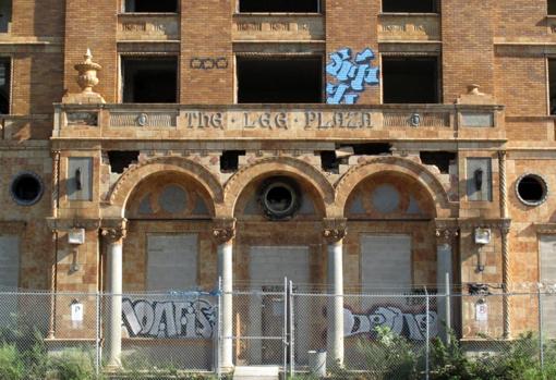 Foto tomada por Dan Austin , de la web Historic Detroit, que muestra el abandono del histórico edificio