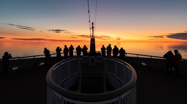 El primer crucero híbrido que cruza el mítico y terrible Pasaje del Noroeste