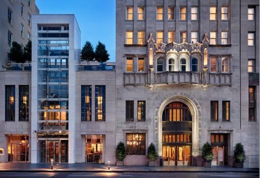 The Joule, el increíble hotel con una piscina flotante sobre la ciudad de Dallas