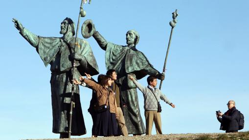 Peregrinos en el Monte do Gozo, Santiago de Compostela