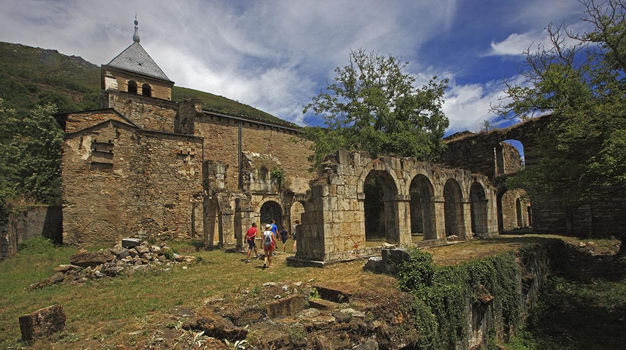 Monasterio de San Pedro de Montes, en Montes de Valdueza