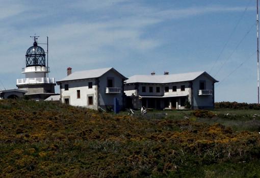 Vista del faro de Estaca de Bares uno de los que atiende la farera Elena Almeida,