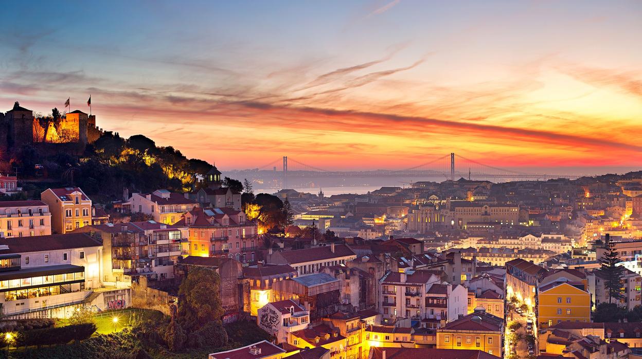 Atardecer sobre Lisboa, uno de los destinos elegidos por los periodistas de viajes para #CuandoEstoPase