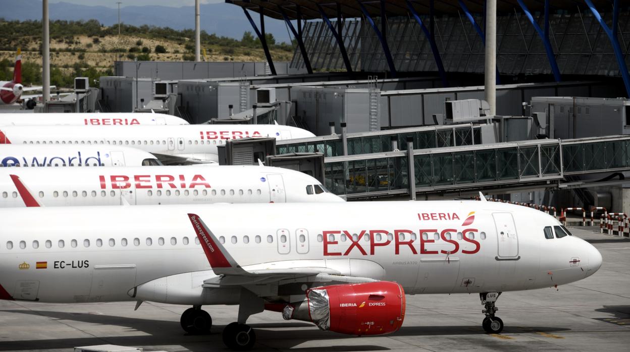 Aviones aparcados en el Aeropuerto Adolfo Suárez Madrid Barajas