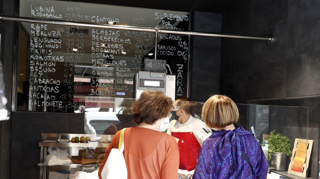 Parte del restaurante transformado en pescadería del cocinero Sergio Ortiz de Zárate